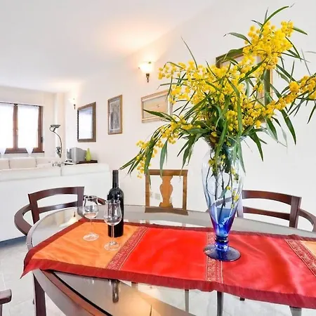 Vakantiehuis Stylish & Spacious Townhouse - Walk To & Town