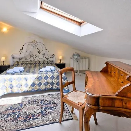 Vakantiehuis Stylish & Spacious Townhouse - Walk To & Town Fertilia