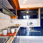 度假居 Stylish & Spacious Townhouse - Walk To & Town 费尔蒂利亚