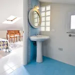 Stylish & Spacious Townhouse - Walk To & Town Fertilia