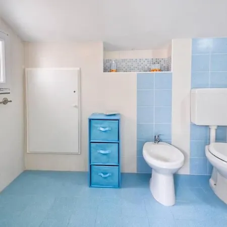 Stylish & Spacious Townhouse - Walk To & Town