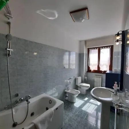 Stylish & Spacious Townhouse - Walk To & Town フェルティリア