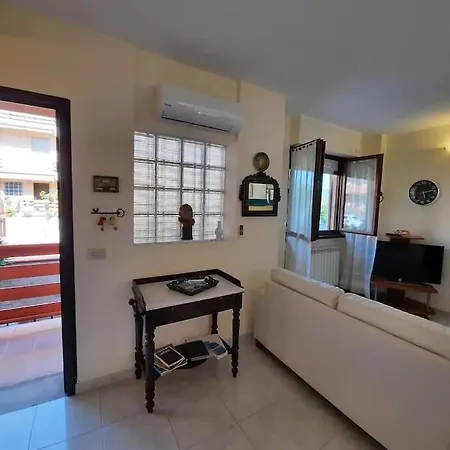 Stylish & Spacious Townhouse - Walk To & Town