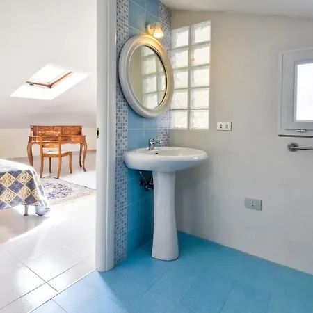 Stylish & Spacious Townhouse - Walk To & Town フェルティリア