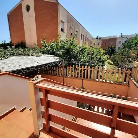Stylish & Spacious Townhouse - Walk To & Town
