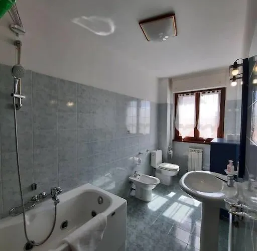 Stylish & Spacious Townhouse - Walk To & Town Fertilia