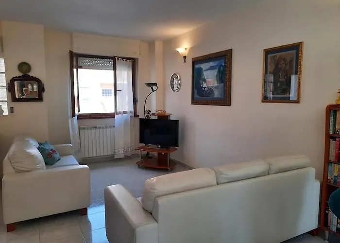 Ferienhaus Stylish & Spacious Townhouse - Walk To & Town *