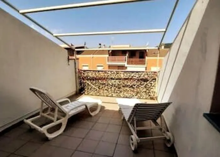 Ferienhaus Stylish & Spacious Townhouse - Walk To & Town