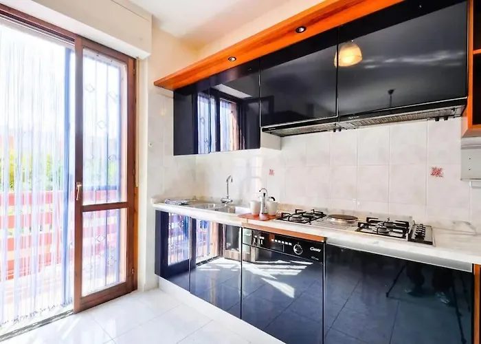 Stylish & Spacious Townhouse - Walk To & Town Fertilia