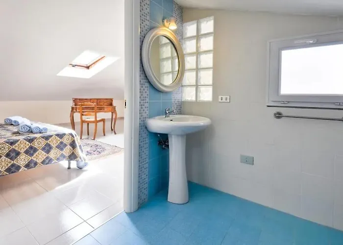 Stylish & Spacious Townhouse - Walk To & Town Fertilia