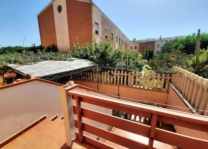 Stylish & Spacious Townhouse - Walk To & Town