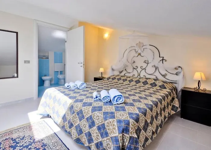 Ferienhaus Stylish & Spacious Townhouse - Walk To & Town