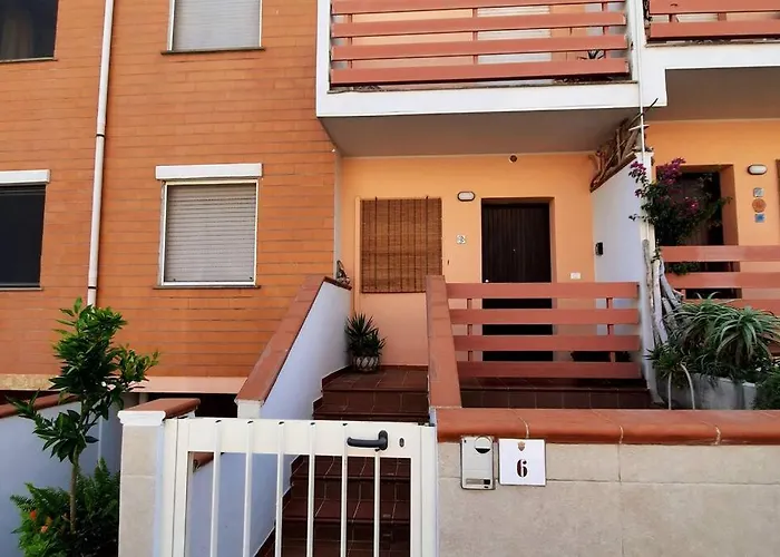 Stylish & Spacious Townhouse - Walk To & Town